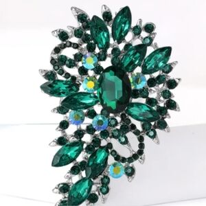 🆕️ VINTAGE-INSPIRED EMERALD GREEN RHINESTONE BROOCH